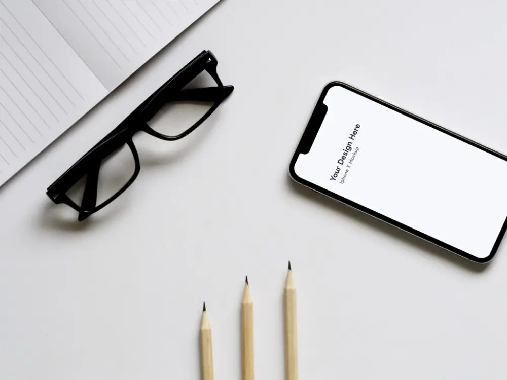 Read more about the article iPhone x on Desk free PSD