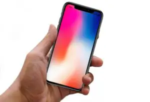 Read more about the article Male Hand holding iPhone X free PSD